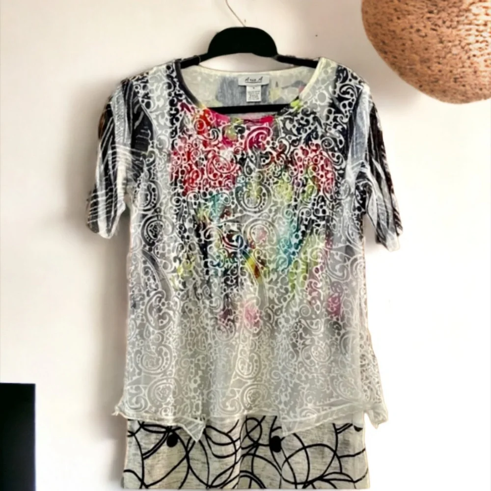 Aria. A Love Tree Lace Overlay Tunic Size Medium - Picture 4 of 11